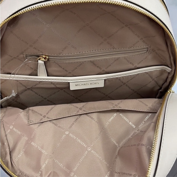 Michael Kors Jaycee Medium
Pebbled Leather Backpack Light
Cream - Picture 11 of 15